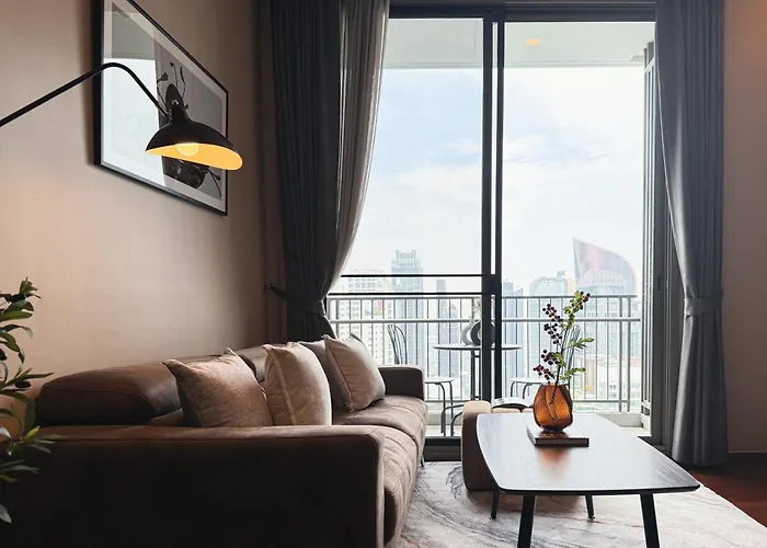 Near Bts - High Floor - Pool And Gym - Sontana Apartment