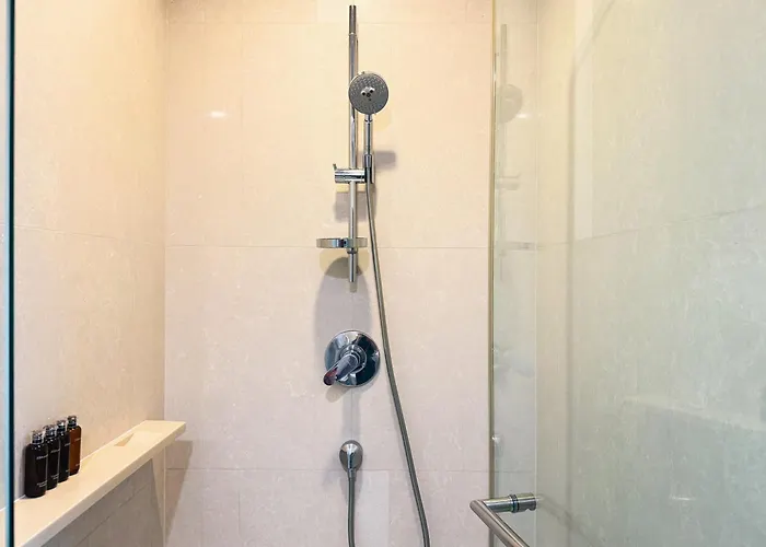 Near Bts - High Floor - Pool And Gym - Sontana *