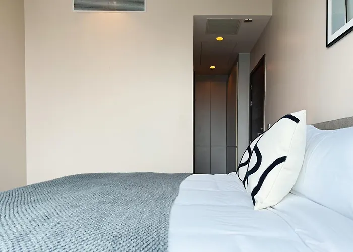 Near Bts - High Floor - Pool And Gym - Sontana