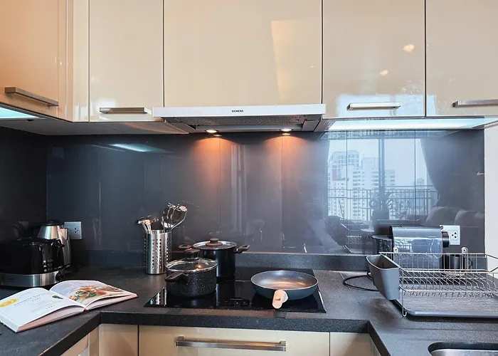 Near Bts - High Floor - Pool And Gym - Sontana Apartamento