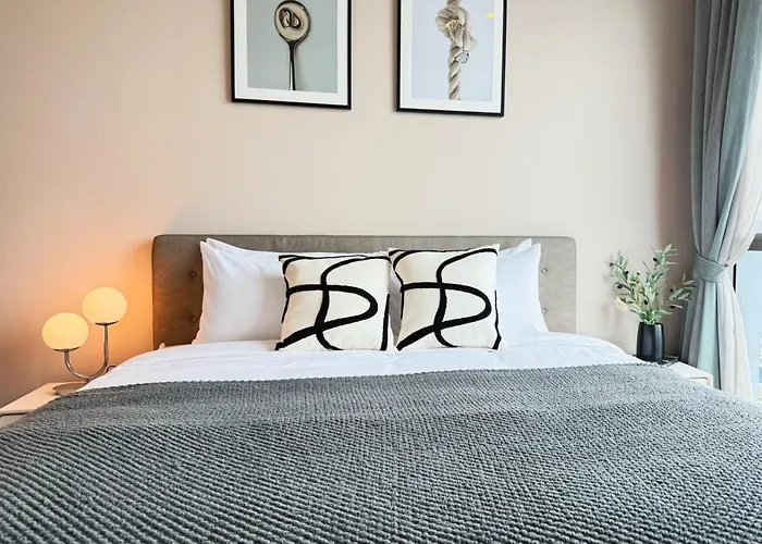 Near Bts - High Floor - Pool And Gym - Sontana Apartment *