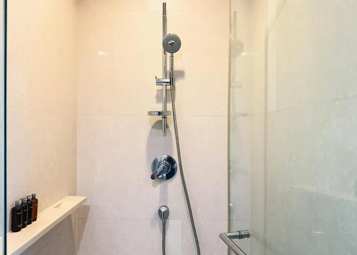 Near Bts - High Floor - Pool And Gym - Sontana Apartment Bangkok